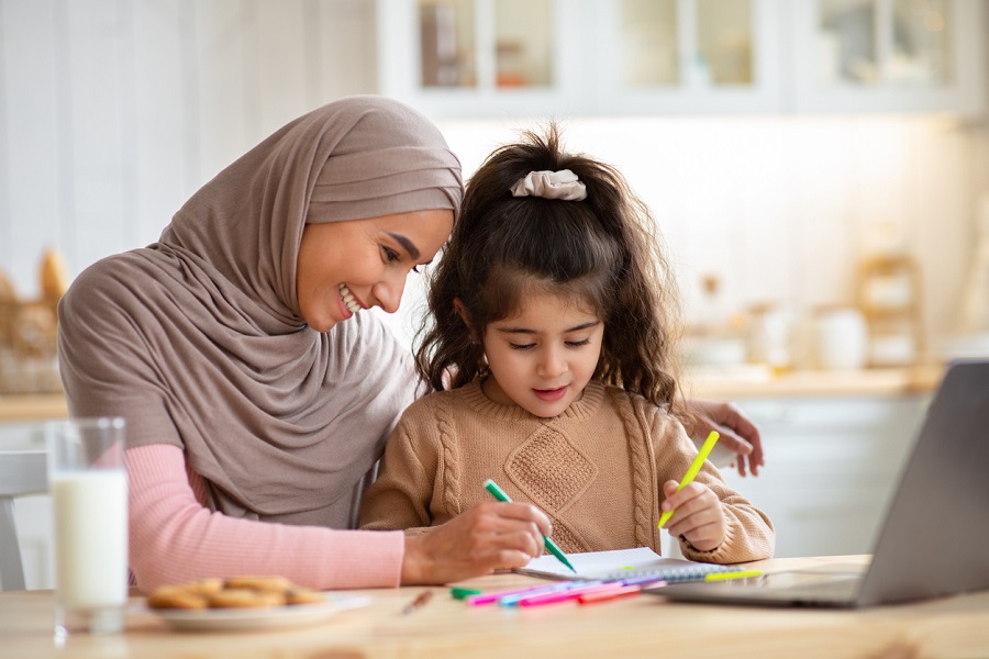 Muslim mum drawing with her daughter