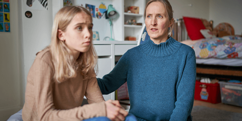 mother-looking-worried-with-teen-girl-banner