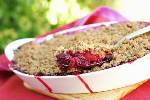 Photo of a fruit crumble 